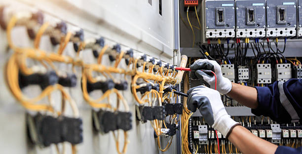 Professional Electrician technician working in Hammond, IN